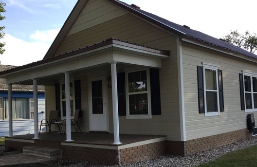 St Paul Cottage | The Cottage on 6th in Saint Paul, NE