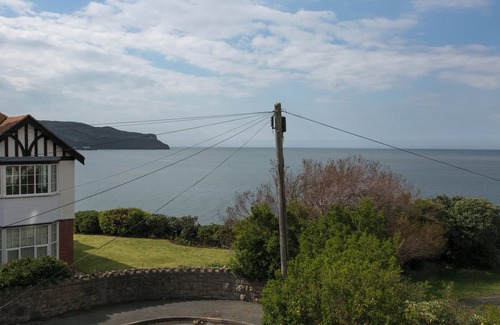 Llandudno House | The Cottage on the Beach - Sleeps 7 - Large Garden