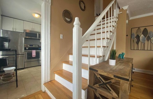 Victorian Village House | The Cottage | Parking + Private Patio + Fast WiFi