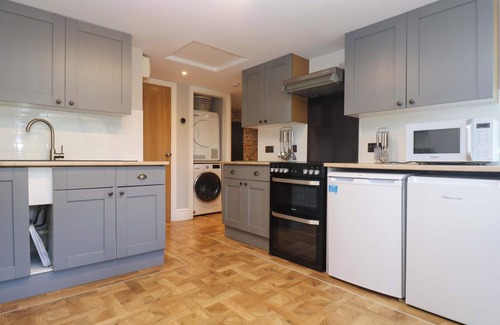 Littleham Cottage | THE COTTAGE, pet friendly, with open fire in Bideford