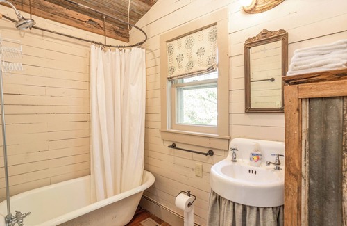 Bells Cabin | The Cotton Gin Cabin at Green Frog Farm