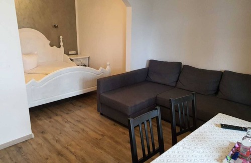 Diemelstadt Apartment | The country house is in a quiet location, close to hiking and cycling trails, as well as close to highways.