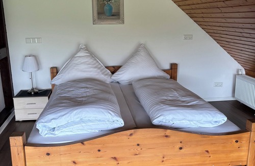 Diemelstadt House | The country house is in a quiet location, close to hiking and cycling trails, as well as close to highways.