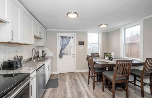 Latonia House | The Covington Cottage – Modern 2 BDR Charmer