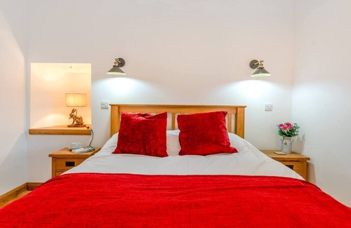 Llangadog House | The Cow Shed - Green Grove