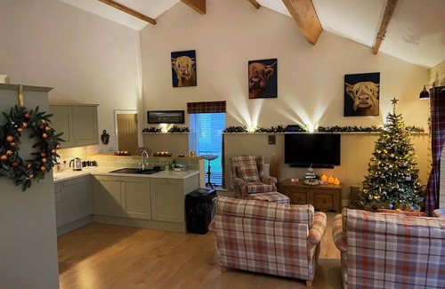 Sherborne House | The Cow Shed - Luxury 5* Dorset barn conversion with private hot tub