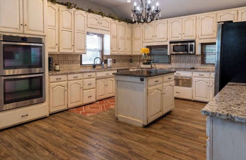 Noble County House | The Cowboy Family’s Retreat -15 min to Stillwater, 20 min Boone Pickens, & GIA