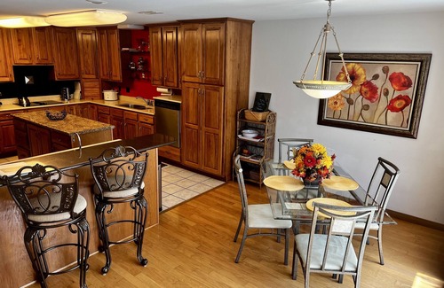 Mountain Pine Cottage | THE COZY COTTAGE LAKE HAMILTON ~ Now booking Fall 2025