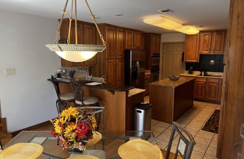 Mountain Pine Cottage | THE COZY COTTAGE LAKE HAMILTON ~ Now booking Fall 2025