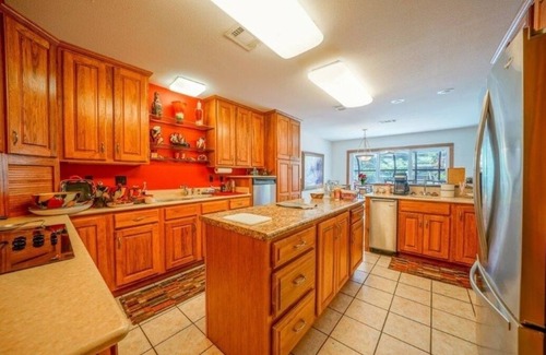 Mountain Pine Cottage | THE COZY COTTAGE LAKE HAMILTON ~ Now booking Fall 2025