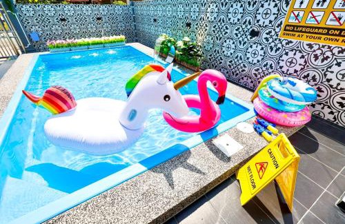 Sungai Pelek House | The Cozy Home Private Pool Villa 5BR 20pax