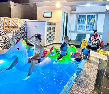 Sungai Pelek House | The Cozy Home Private Pool Villa 5BR 20pax