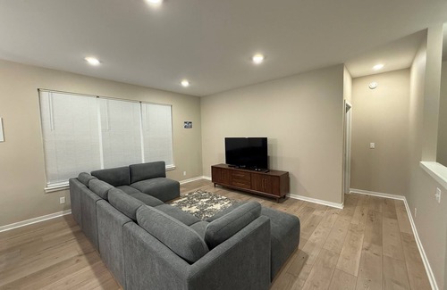 Kentwood House | The Crash Pad 3