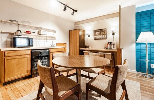 Roselawn Finance Apartment | The Creek Suite: themed getaway!