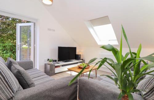 Helston House | The Crest