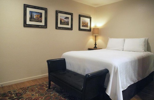 Sterling Hotel | The Crest Motel