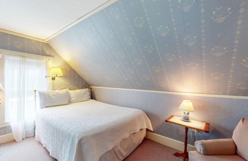 Hancock Point Bed & Breakfast | The Crocker House Country Inn (Rm 10)