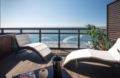 Ventnor Cabin | The Crow's Nest, Ventnor Beach (with Hot Tub)