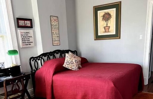 Rivermont Apartment | The Crows Nest | Historic 2nd floor Apt | Pets