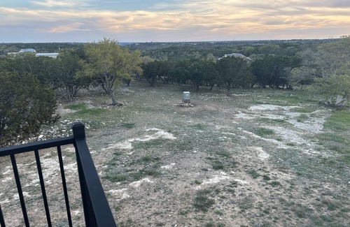 Kerrville House | The Crow’s Nest nA barndominium in the Texas hill country with wildlife and view