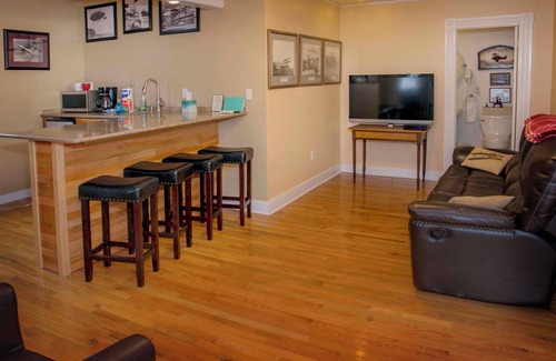 Hammondsport Apartment | The Curtiss Suite @ The Village Tavern Inn, located on the village square in Hammondsport, NY!