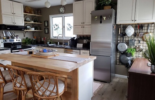 Billings House | The Custer House, c.1952 - FULLY Furnished - ALL Inclusive - Pet Friendly