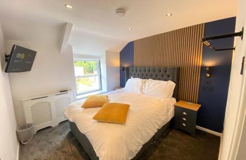 Aberdare House | The Cwtch, Log Fire, Sleeps 6, Nr Zip World, Brecon and Bike Park Wales