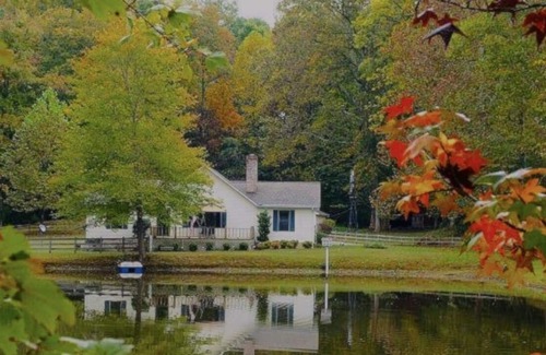 Cookeville House | The Dabbling Duck…Pet Friendly, Fenced Yard, Kayaking, Farm Stay, Hot Tub, Pond