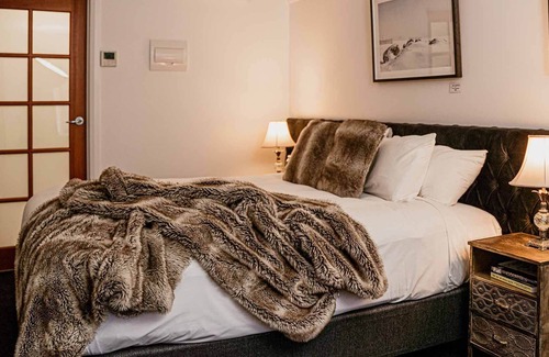 Daylesford Apartment | The Daylesford Art Motel (Superior Suite 3)