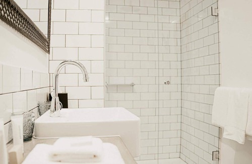 Daylesford Apartment | The Daylesford Art Motel (Signature Suite 8)