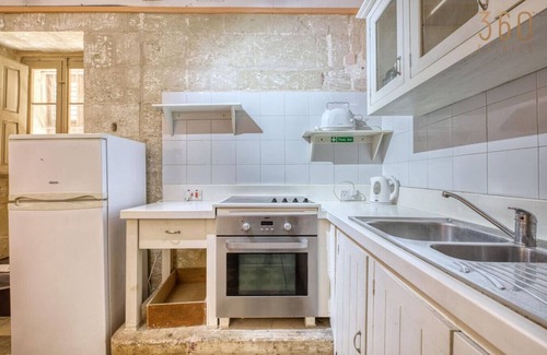 Marsaxlokk Apartment | The Delimara Lighthouse - A Unique, cultural stay