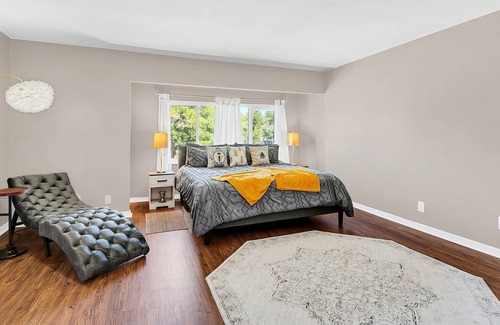 Titus Village House | The Diamond - Sleeps 7 with Office!