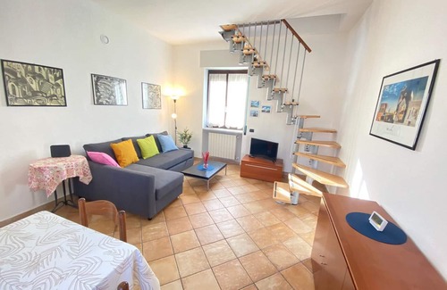 Trezzano Rosa Apartment | The Discography, Elegant and Spacious for Groups and Families, with Parking