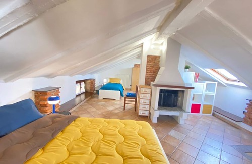 Trezzano Rosa Apartment | The Discography, Elegant and Spacious for Groups and Families, with Parking