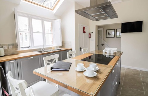 Yelden Cottage | THE DOWER HOUSE, family friendly, with open fire in Sharnbrook