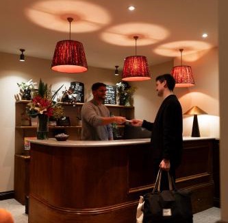 West Ealing Hotel | The Drayton Court Hotel