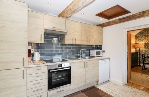 Dunbridge House | THE DUNNIT@MANOR FARM, family friendly in West Tytherley