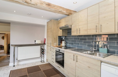 Dunbridge House | THE DUNNIT@MANOR FARM, family friendly in West Tytherley