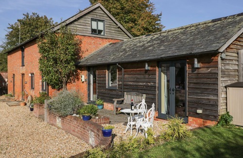 Dunbridge House | THE DUNNIT@MANOR FARM, family friendly in West Tytherley