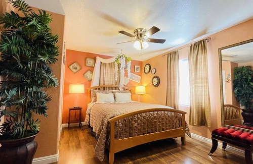 North Las Vegas House | The Eclectic Casita 3 bed, 2 bath - 15 min from STRIP