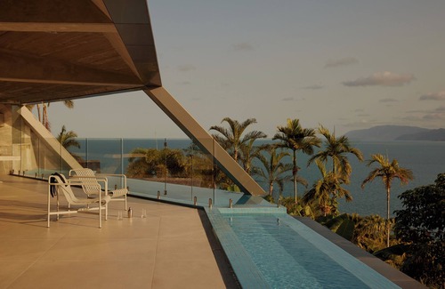 Port Douglas Villa | 'The Edge' Port Douglas - A luxury unique experience