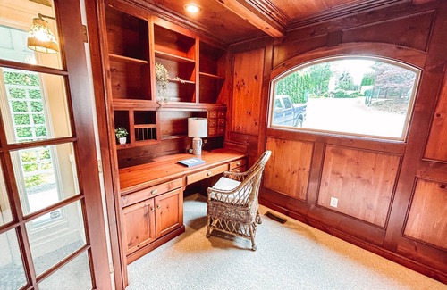 Bonney Lake House | The Edgewater Escape - 2-story full Lake House, on the water, with deck & AC!