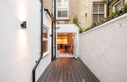 Montpelier Apartment | The Elements - Earth Suite, perfect location.