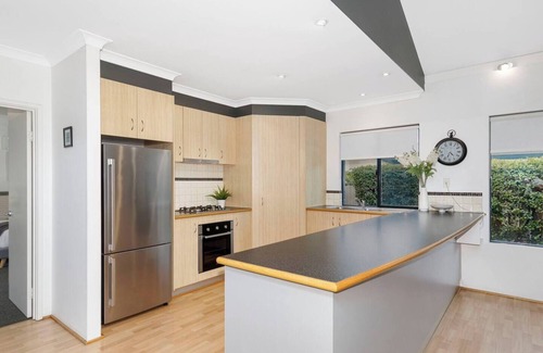 Dunsborough House | The Enclave A Family Alfresco Retreat