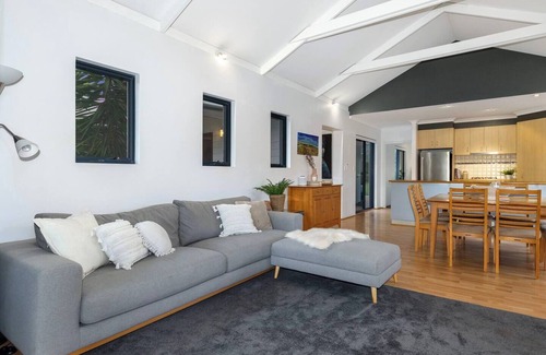 Dunsborough House | The Enclave A Family Alfresco Retreat