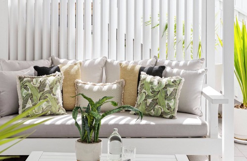 Sydney House | The Entertainer