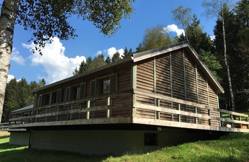Buellingen Ski Chalet | The fagnes, the woods, the lake and the circuit available! Chalet "Le Voyageur"