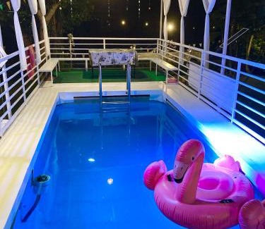 Kaeng Krachan House | The Family Ozone Pool Houseบ้านพักตากอากาศส่วนตัวกว้างๆแฟมิลี่โอโซนพลูเฮ้าส์3ห้องนอนหลักและ1ห้องเสริมเตียง2ชั้น3ห้องนำ้1ห้องครัวรองรับ8-12ท่านเสริมได้5เป็น17ท่าน By The Mountain Ozoneบ้านโอโซนขุนเขาแก่งกระจาน