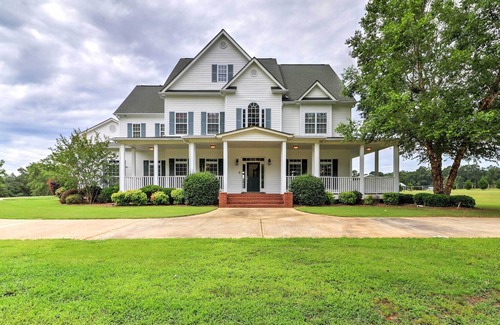 Zebulon House | 'The Farm Mansion' w/ 3 Stories + Private Pool!