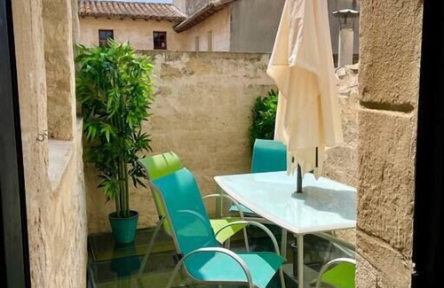Uzes Apartment | 'The Fenestrelle' appt in superb stone house in centre Uzès